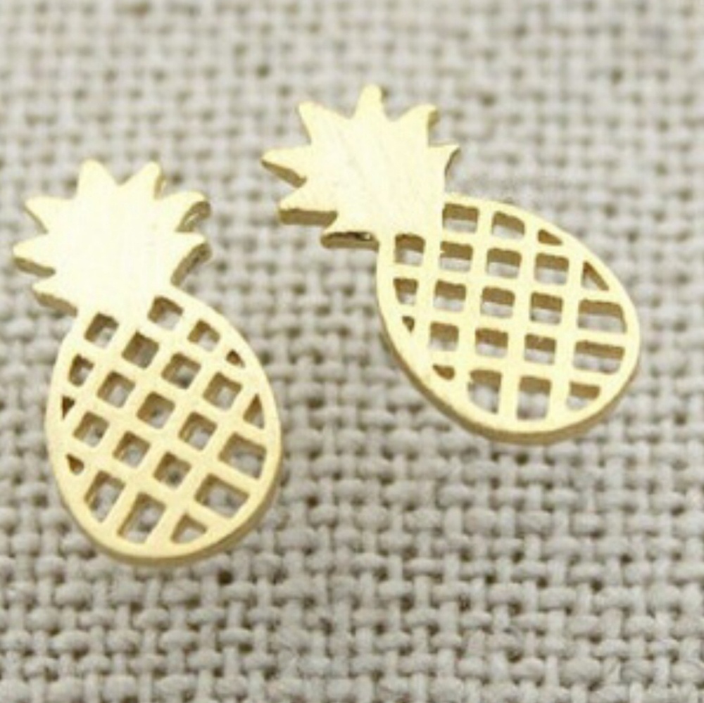 🍍Adorable Gold Pineapple Stud Earrings🍍 - Picture 6 of 6